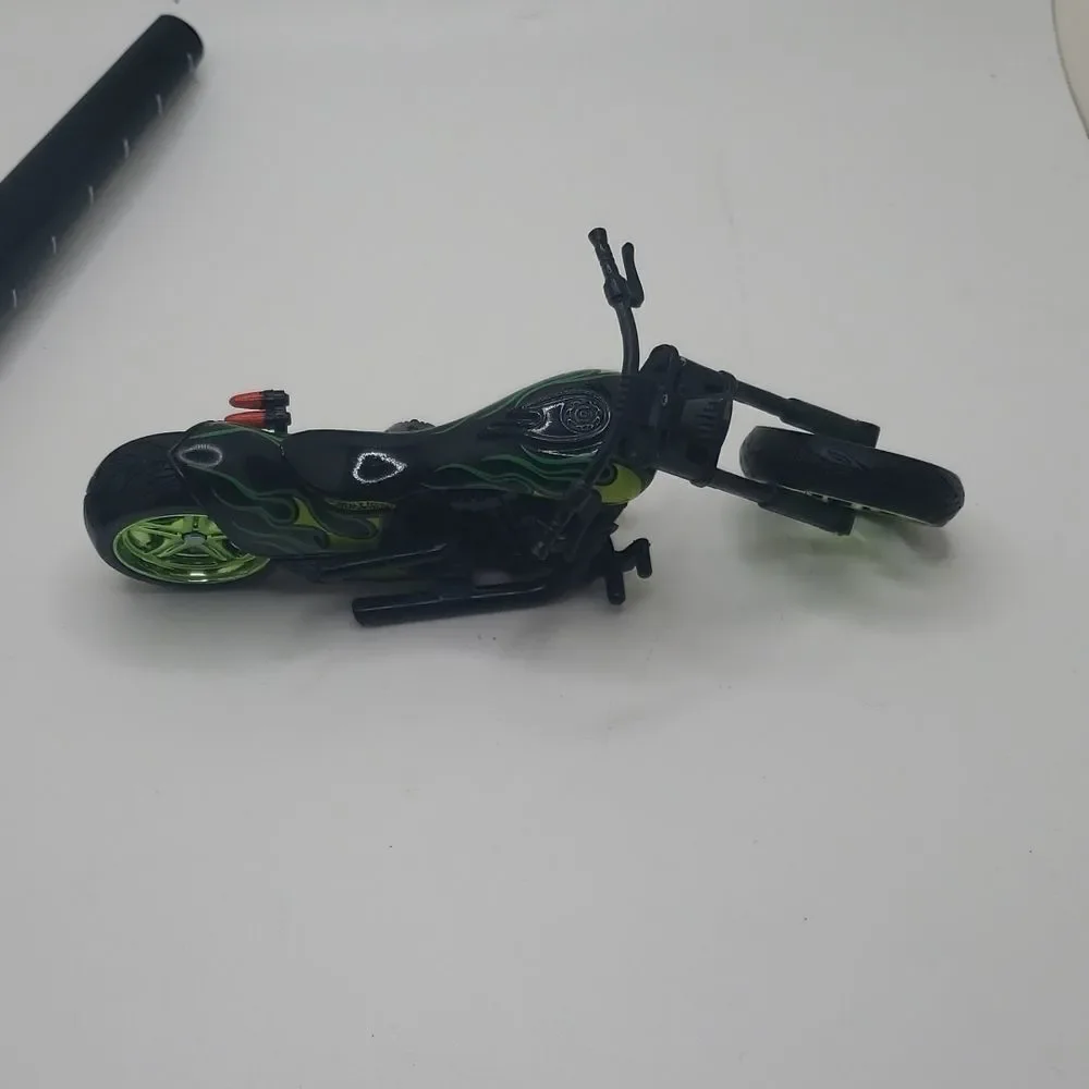 𝅺twin flame hot wheels motorcycle hotrod toy